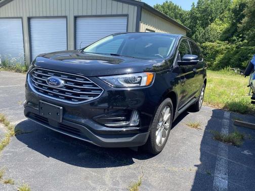 Black 2022 Ford Edge Titanium