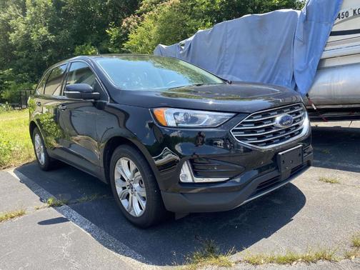 Black 2022 Ford Edge Titanium
