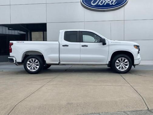 White 2022 Chevrolet Silverado 1500 Custom