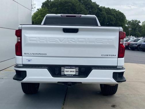 White 2022 Chevrolet Silverado 1500 Custom