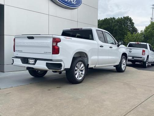 White 2022 Chevrolet Silverado 1500 Custom