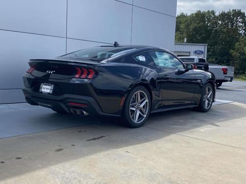 2025 Ford Mustang 