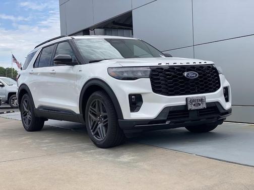 Star White 2026 Ford Explorer ST-Line