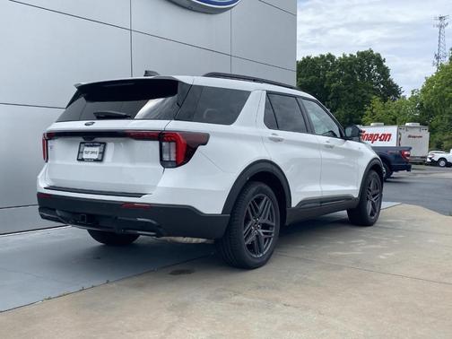 Star White 2026 Ford Explorer ST-Line