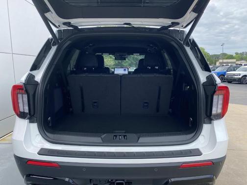 Star White 2026 Ford Explorer ST-Line