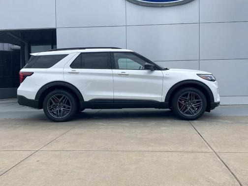 Star White 2026 Ford Explorer ST-Line