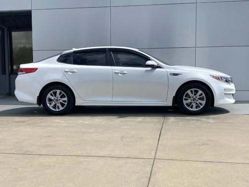 White 2016 Kia Optima LX
