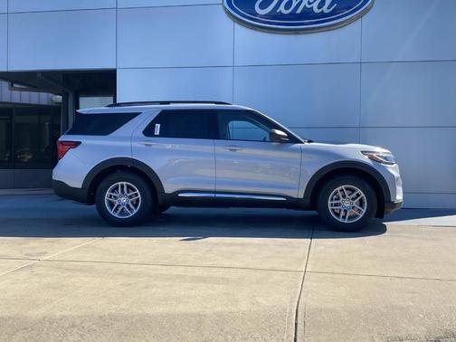 2025 Ford Explorer Active RWD