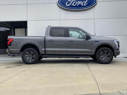 2025 Ford F-150 Lightning Flash