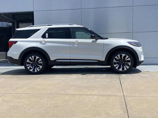Star White 2026 Ford Explorer Platinum
