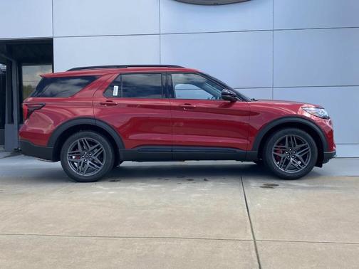 2025 Ford Explorer ST 4WD