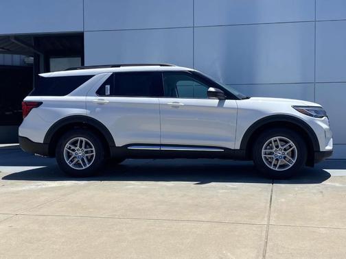 2025 Ford Explorer Active RWD