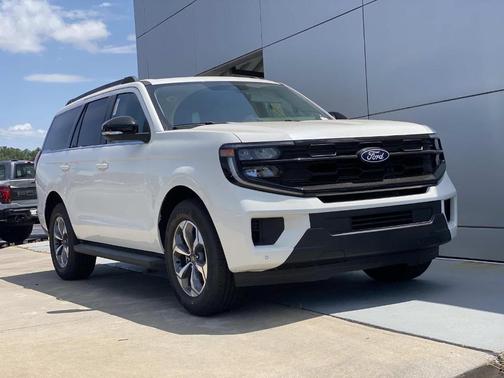 White 2027 Ford Expedition ACTIVE
