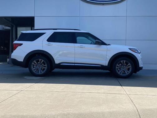 2025 Ford Explorer Active 4WD