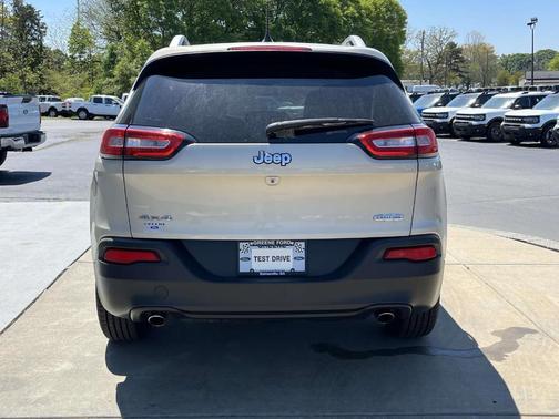 Beige 2014 Jeep Cherokee Latitude