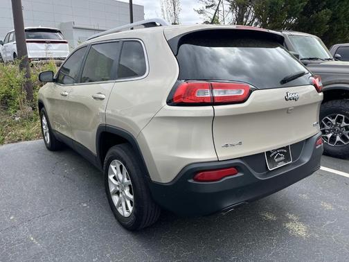 Beige 2014 Jeep Cherokee Latitude