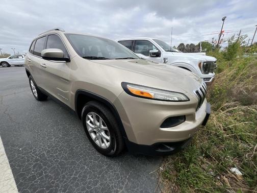 Beige 2014 Jeep Cherokee Latitude