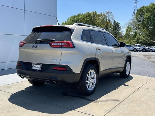 Beige 2014 Jeep Cherokee Latitude