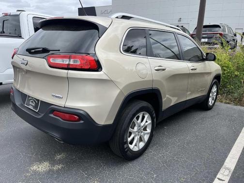 Beige 2014 Jeep Cherokee Latitude