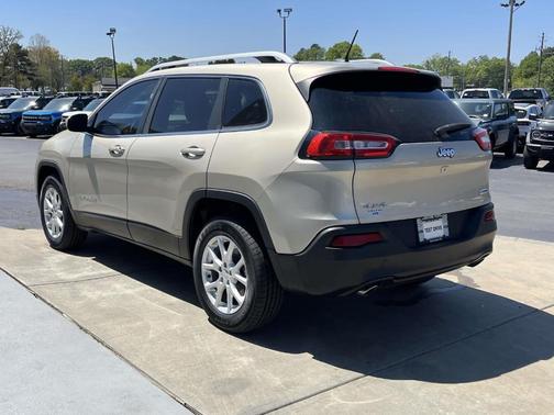 Beige 2014 Jeep Cherokee Latitude