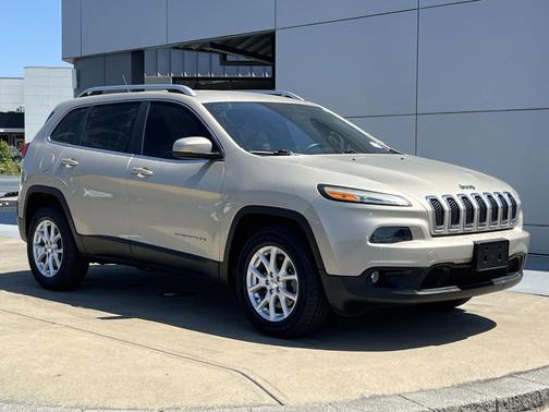 Beige 2014 Jeep Cherokee Latitude