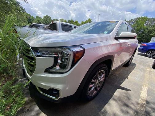 White 2023 GMC Terrain SLT