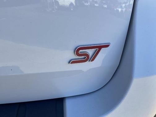 Star White 2025 Ford Explorer ST