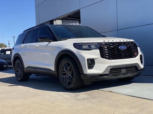 Star White 2025 Ford Explorer ST