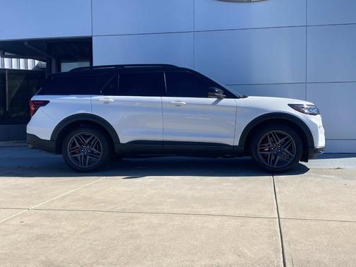 Star White 2025 Ford Explorer ST