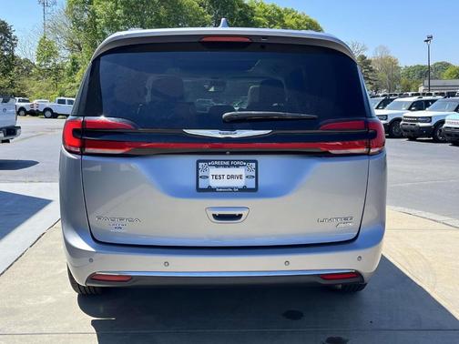 Silver 2021 Chrysler Pacifica Limited