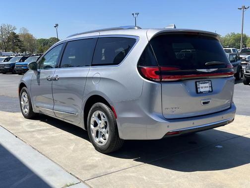 Silver 2021 Chrysler Pacifica Limited