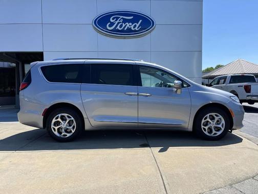 Silver 2021 Chrysler Pacifica Limited