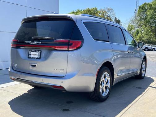Silver 2021 Chrysler Pacifica Limited