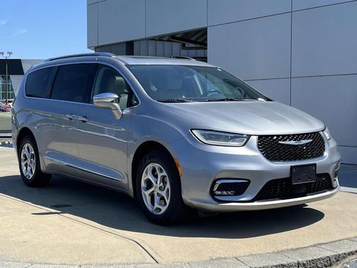 Silver 2021 Chrysler Pacifica Limited