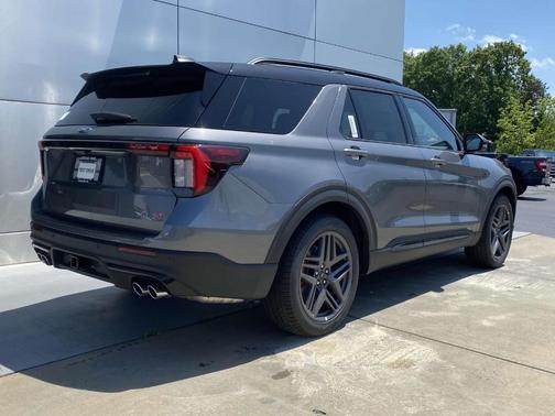 2025 Ford Explorer ST 4WD