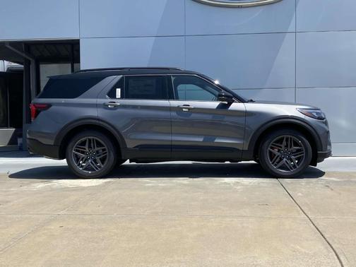 2025 Ford Explorer ST 4WD