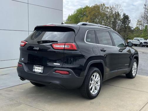 Black 2017 Jeep Cherokee Latitude