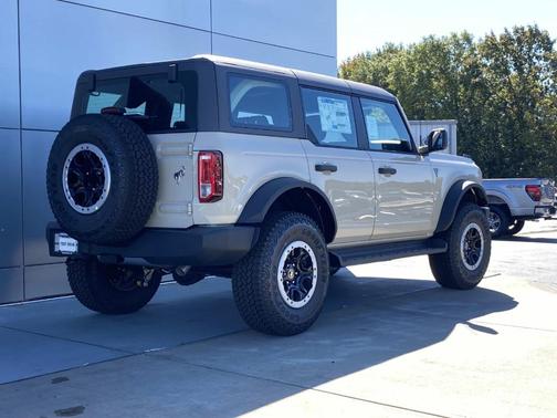 2025 Ford Bronco Base