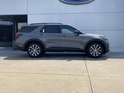 2025 Ford Explorer ST-Line RWD