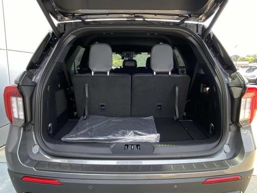 2025 Ford Explorer ST-Line RWD