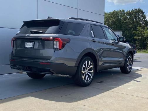 2025 Ford Explorer ST-Line RWD