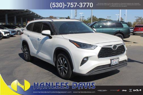 White 2021 Toyota Highlander XLE