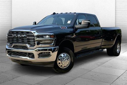2025 RAM 3500 Tradesman Crew Cab 4x4 8' Box