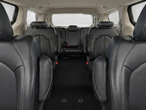 Granite Crystal Metallic Clearcoat 2023 Chrysler Pacifica Touring L
