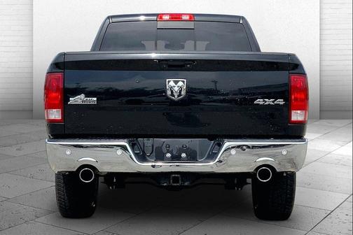 Brilliant Black Crystal Pearlcoat 2017 RAM 1500 Big Horn