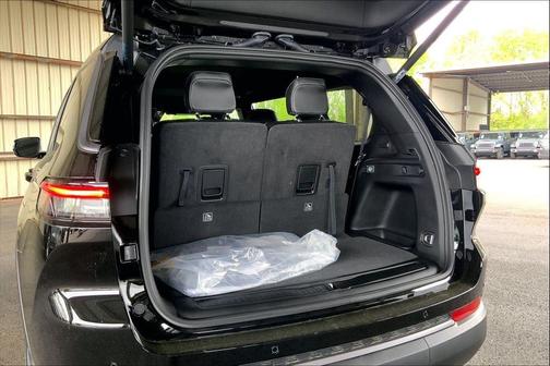 Diamond Black Crystal Pearlcoat 2026 Jeep Grand Cherokee L Altitude