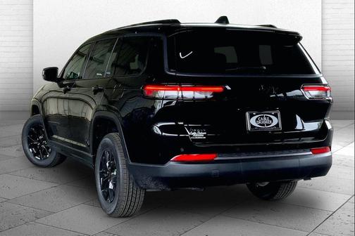 Diamond Black Crystal Pearlcoat 2026 Jeep Grand Cherokee L Altitude