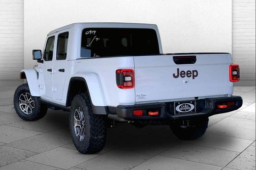 Bright White Clearcoat 2026 Jeep Gladiator Mojave X 4x4