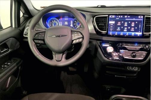 2023 Chrysler Pacifica Touring