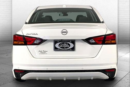 Glacier White 2025 Nissan Altima SV FWD